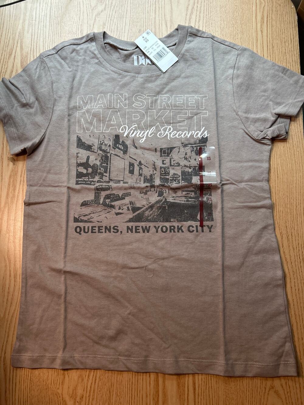 New Unisex Doe Main St Market Vinyl Records Bronx NY T-shirt Faded Green Xs
